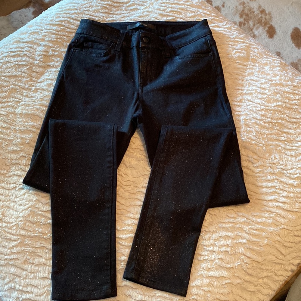 JOE’S mid rise skinny black jean w a bit of bling